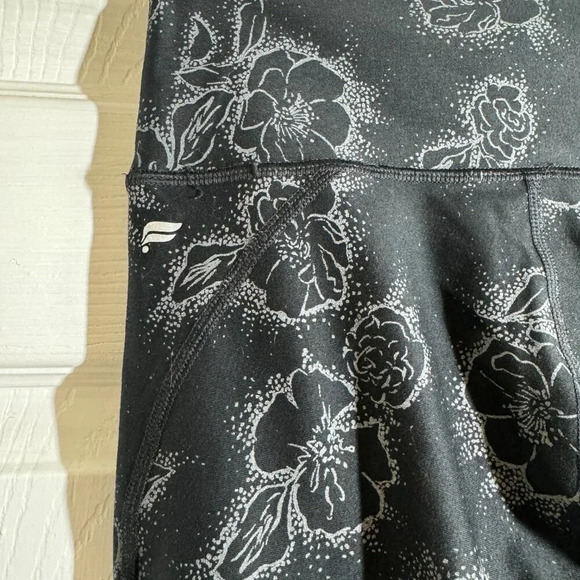 Fabletics Define Powerhold High Waisted Leggings in Floral Outline - Picture 6 of 8
